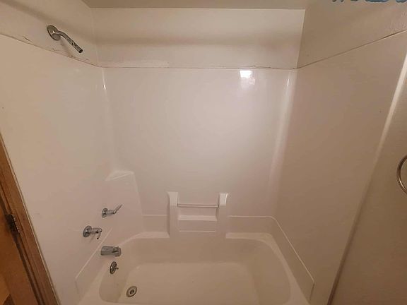 4th image of 402 E Waupansie St #1A