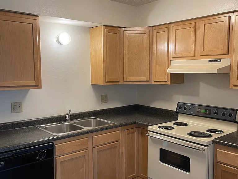 806 E College St #17 — Photo 2