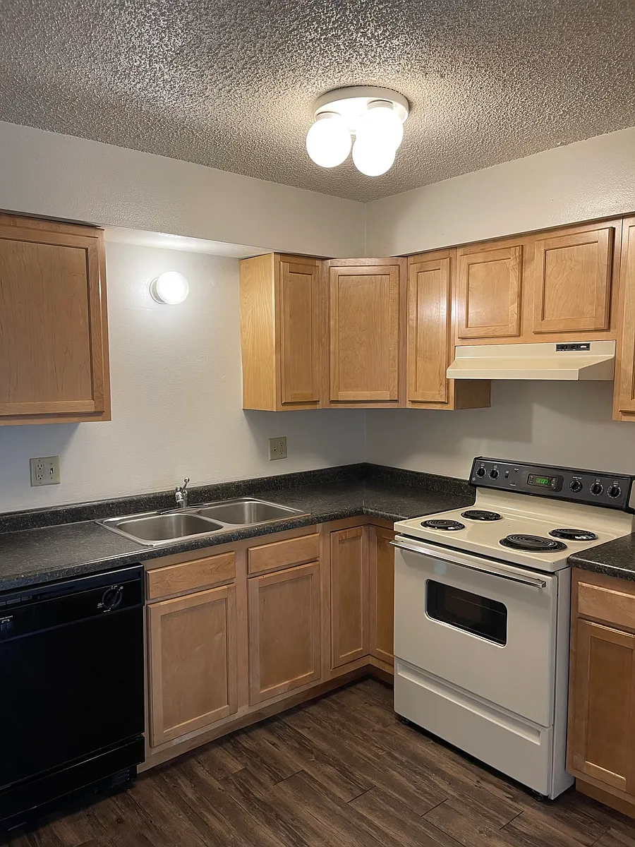 Building Photo - 806 E College St #17