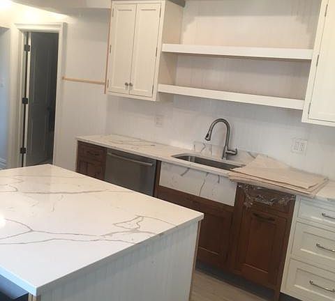 5th image of 2834 N Troy St #1
