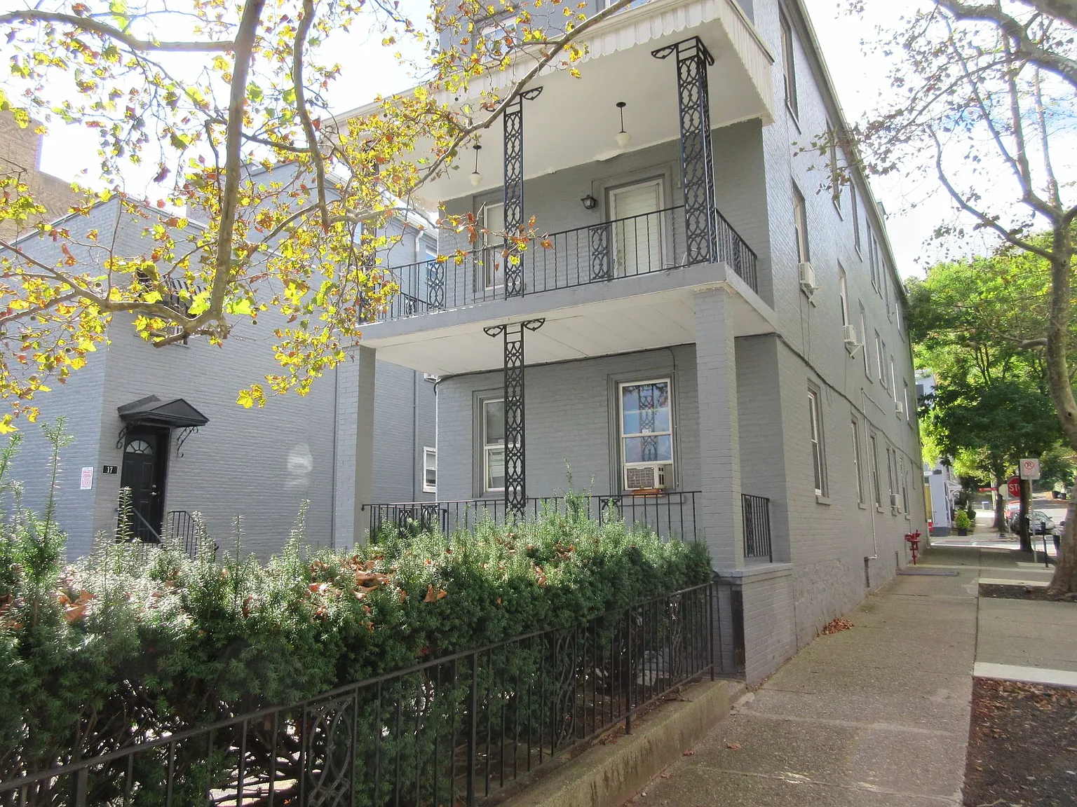 Fourth and Spring — Photo 3