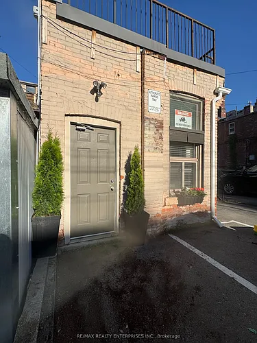 156 James St S Photo 1