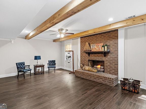 4th image of 4901 Bainbridge Ct