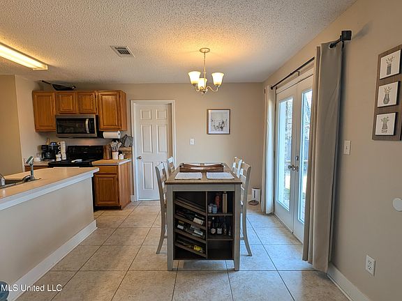 4th image of 6636 Oakbrook Dr