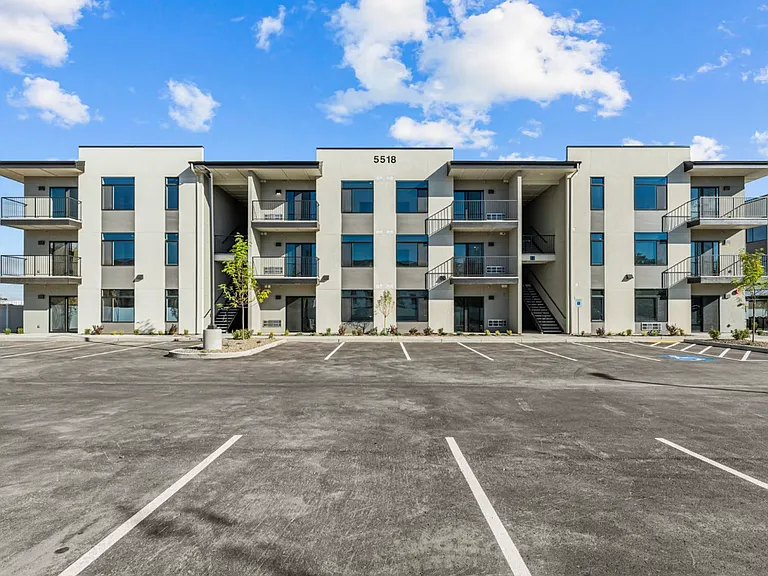 The Eliana Apartments — Photo 21