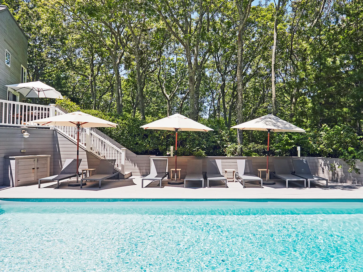 East Hampton Renovated Perfection — Photo 3