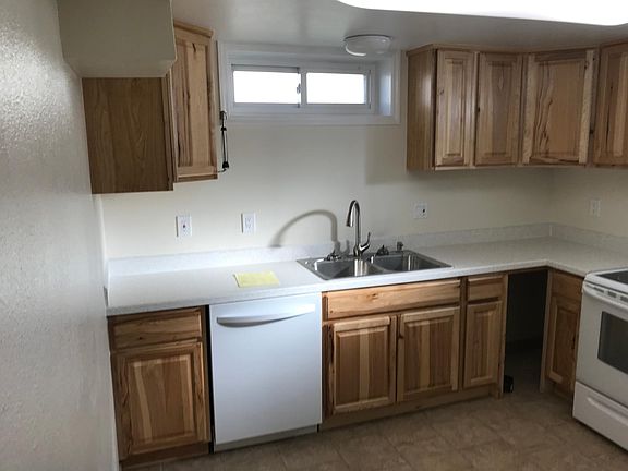 2nd image of 626 1/2 Avenue E