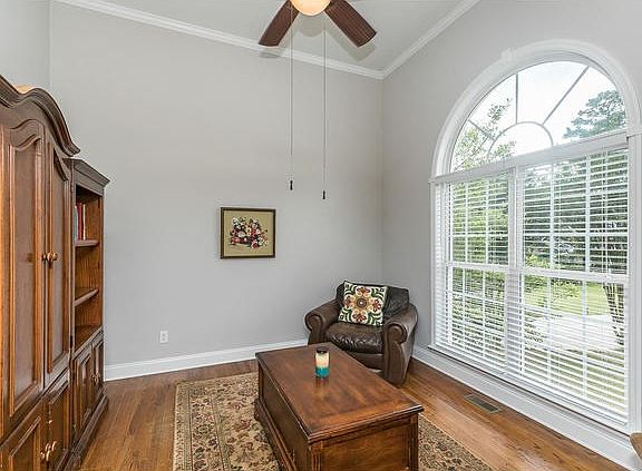 5th image of 302 Gardenia Dr