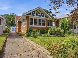 437 49th St, Moline, IL 61265