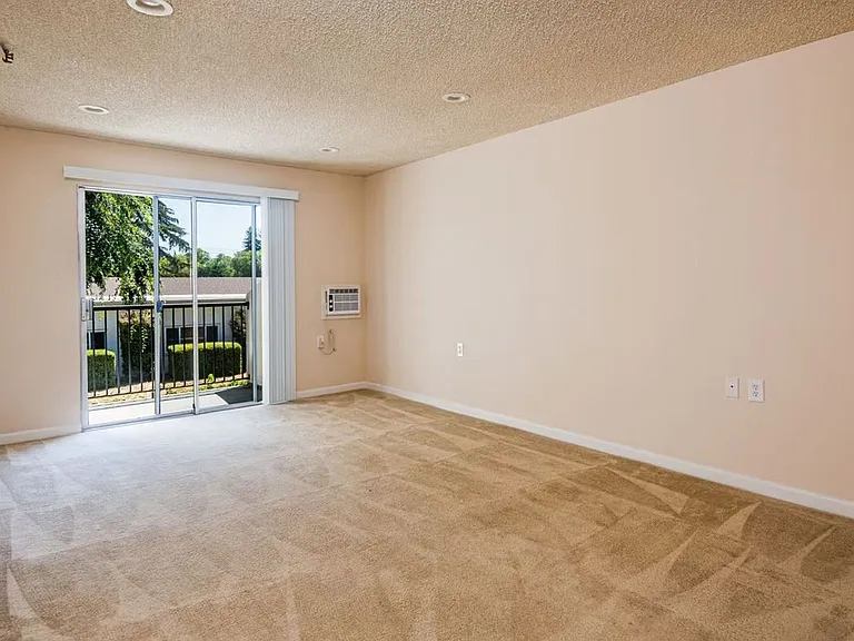 1340 Pomeroy Ave — Photo 8