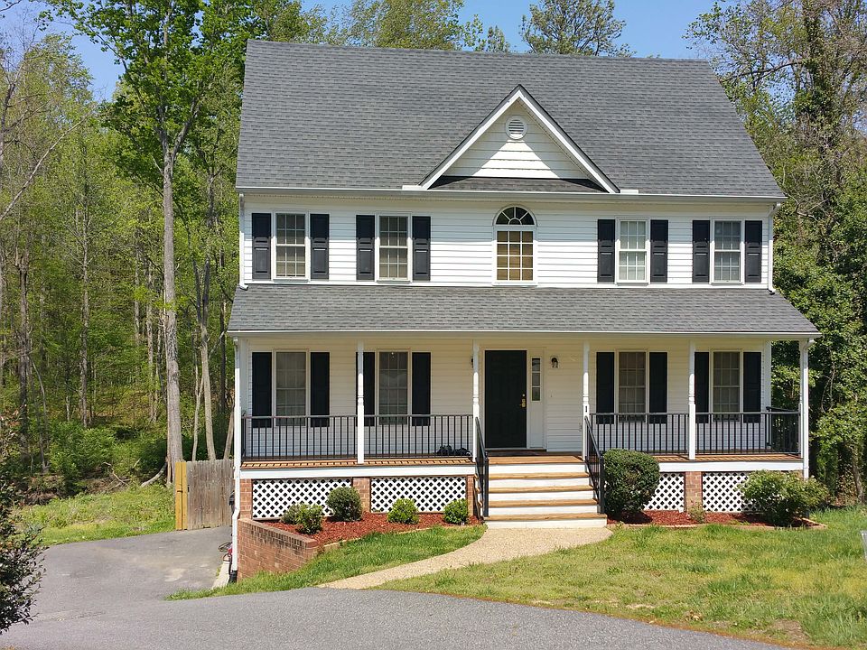 Gorgeous 5 bdrm vinyl siding