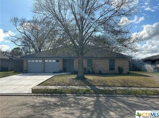 520 Walnut St, Lake Jackson, TX 77566