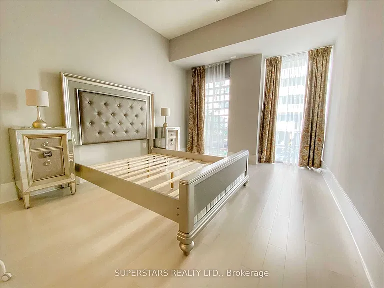 29 Queens Quay E #Townhouse 125 — Photo 2