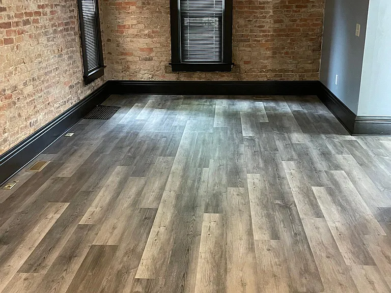 272 S Green St — Photo 9