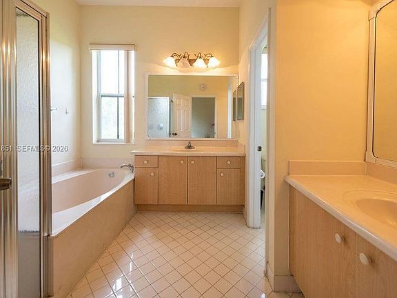 4th image of 1006 Sunflower Cir #1006