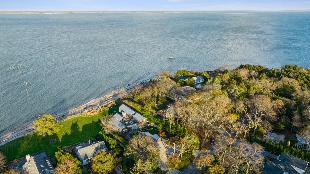 223 Kings Point Rd in East Hampton Out East