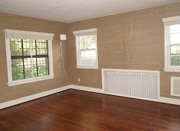4th image of 90 Wellington Ave