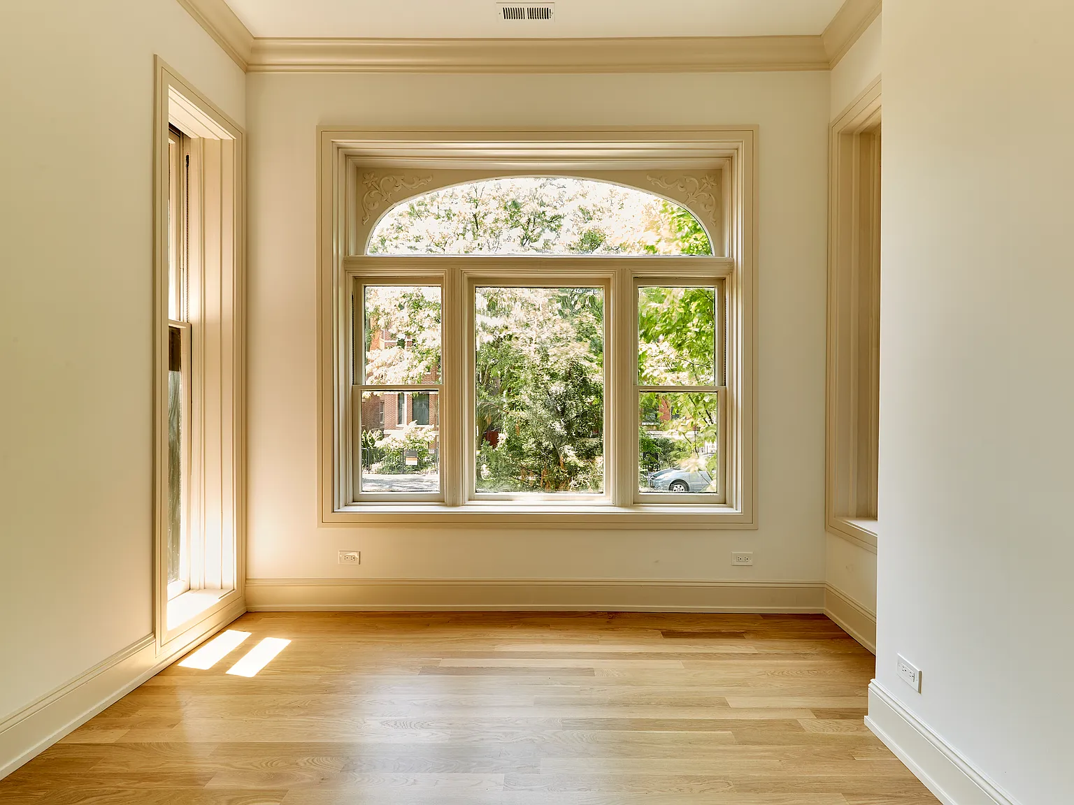 3 bed, 1200 sqft, $5,150 — Photo 4