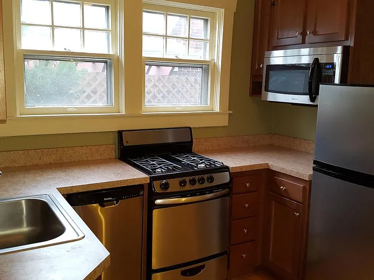 Fantastic designer kitchen. New stainless appliances