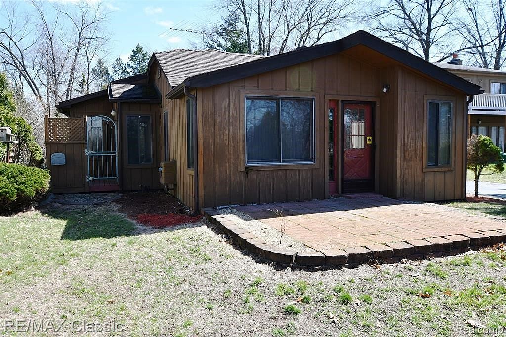 1895 Petrolia, West Bloomfield, MI 48324 Zillow