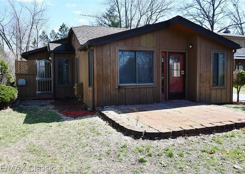 1895 Petrolia, West Bloomfield, MI 48324 Zillow