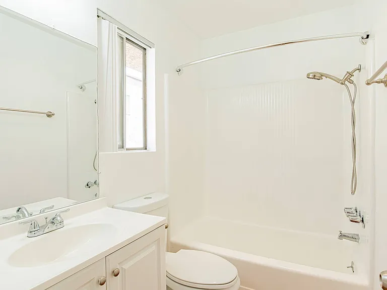 Northgate Apartments — Photo 23