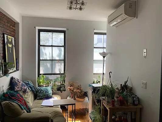 Rented by Premier Metro Realty Corp | media 22