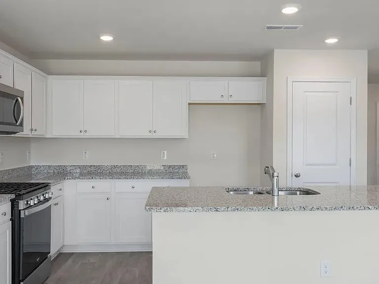216 Olive Br — Photo 2