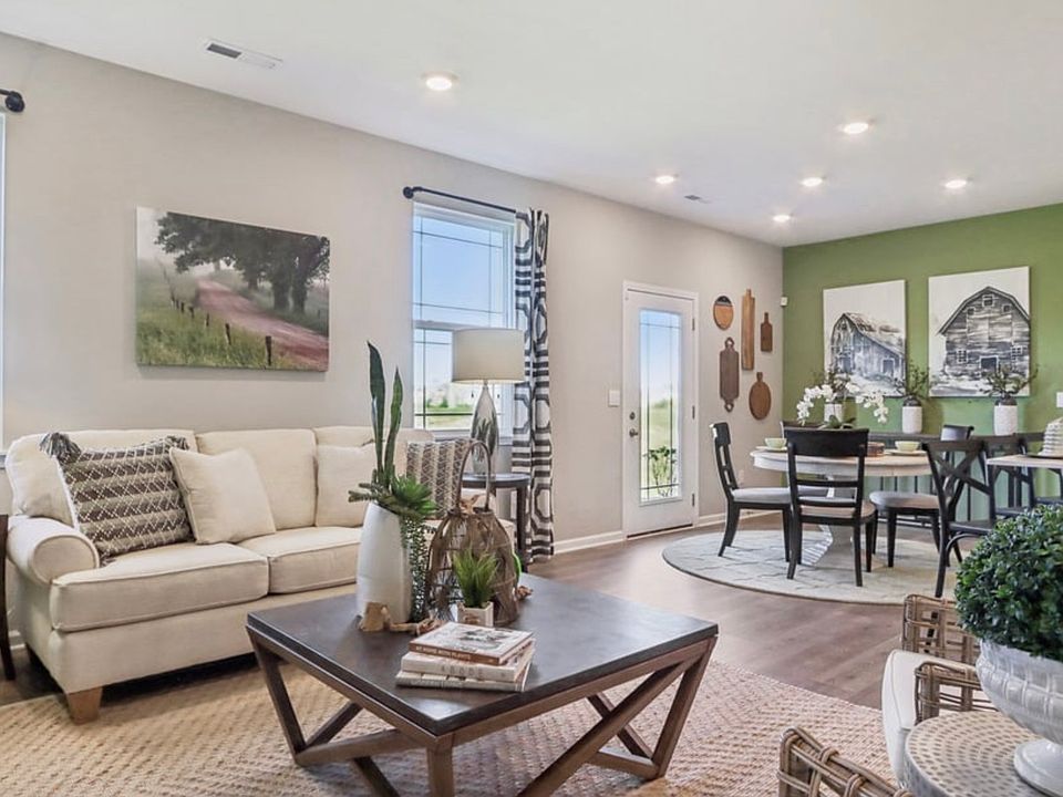 2nd image of 1304 Aster Dr