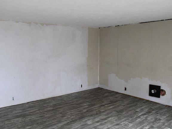 5th image of 1051 Circle Dr