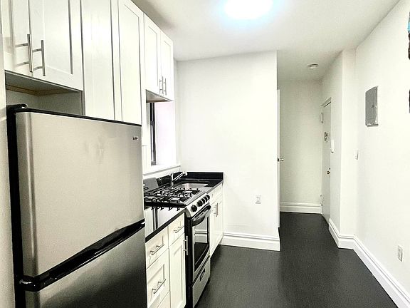 5th image of 208 E 82nd St APT 27