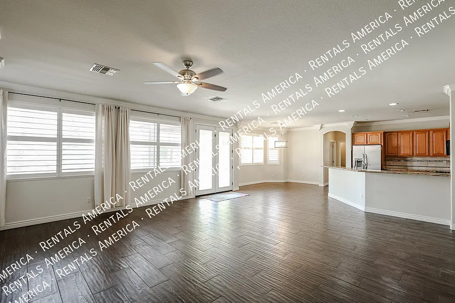 Building Photo - 3920 E Remington Dr