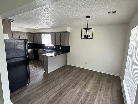 5th image of 509 SW 25th Pl