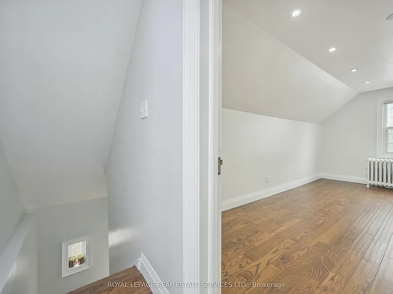 21 Holbrooke Ave — Photo 16