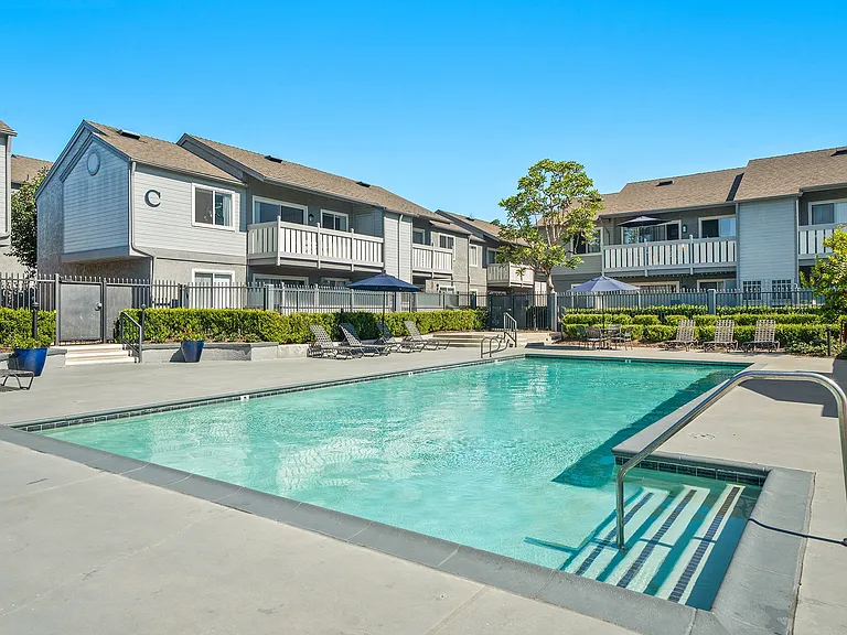 Hampton Pointe — Photo 17