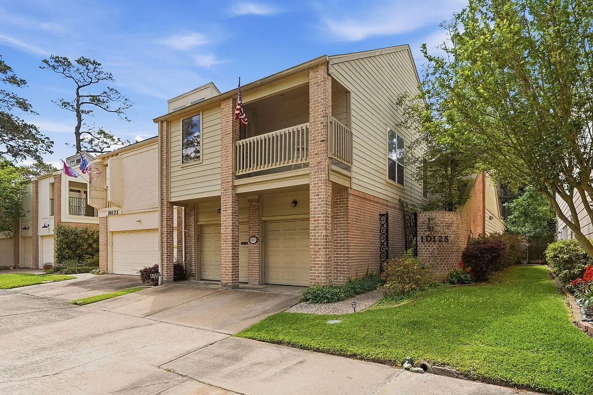 Building Photo - 10125 Valley Forge Dr