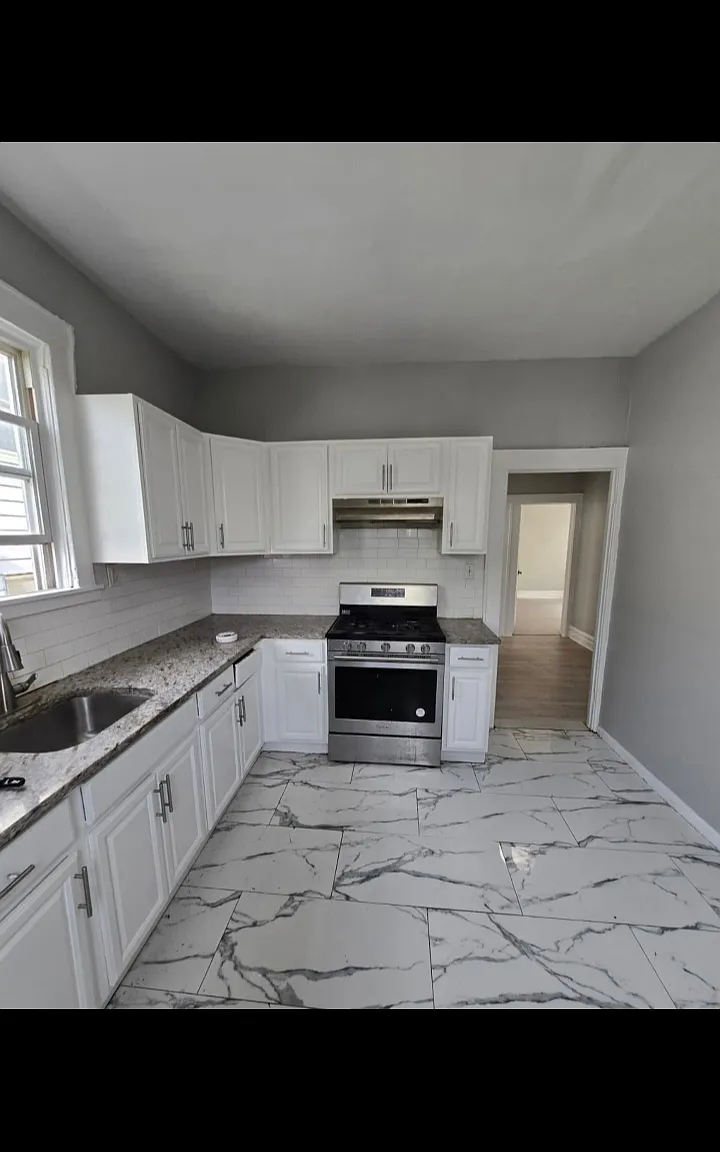 3 bed, $2,095 — Photo 1