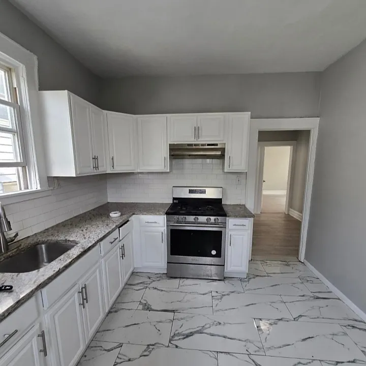 47 Eckert Ave #2L