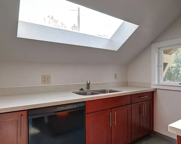 824 NE Ravenna Blvd — Photo 7