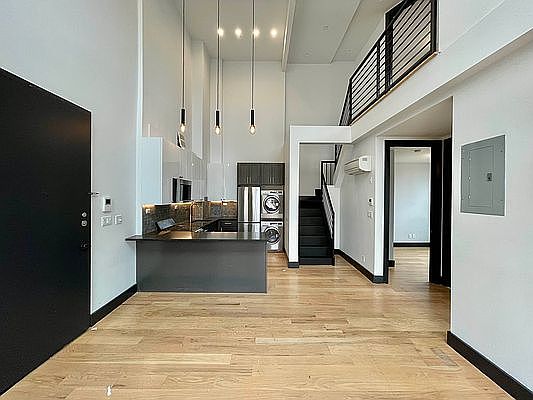 5th image of 135 16th St #5F