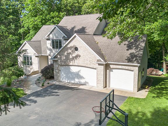 2nd image of 6064 Songbird Ln SE