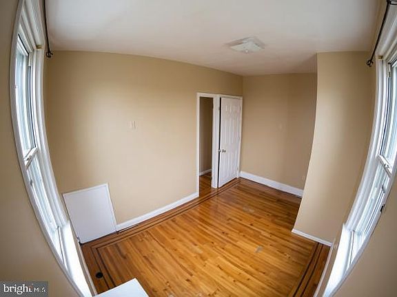 4th image of 4421 Princeton Ave
