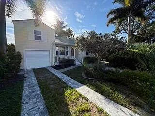 3 bed, 2.0 bath, 1342 sqft, $3,500 — Photo 3