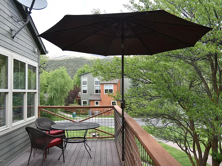 530 Evans Ct — Photo 24