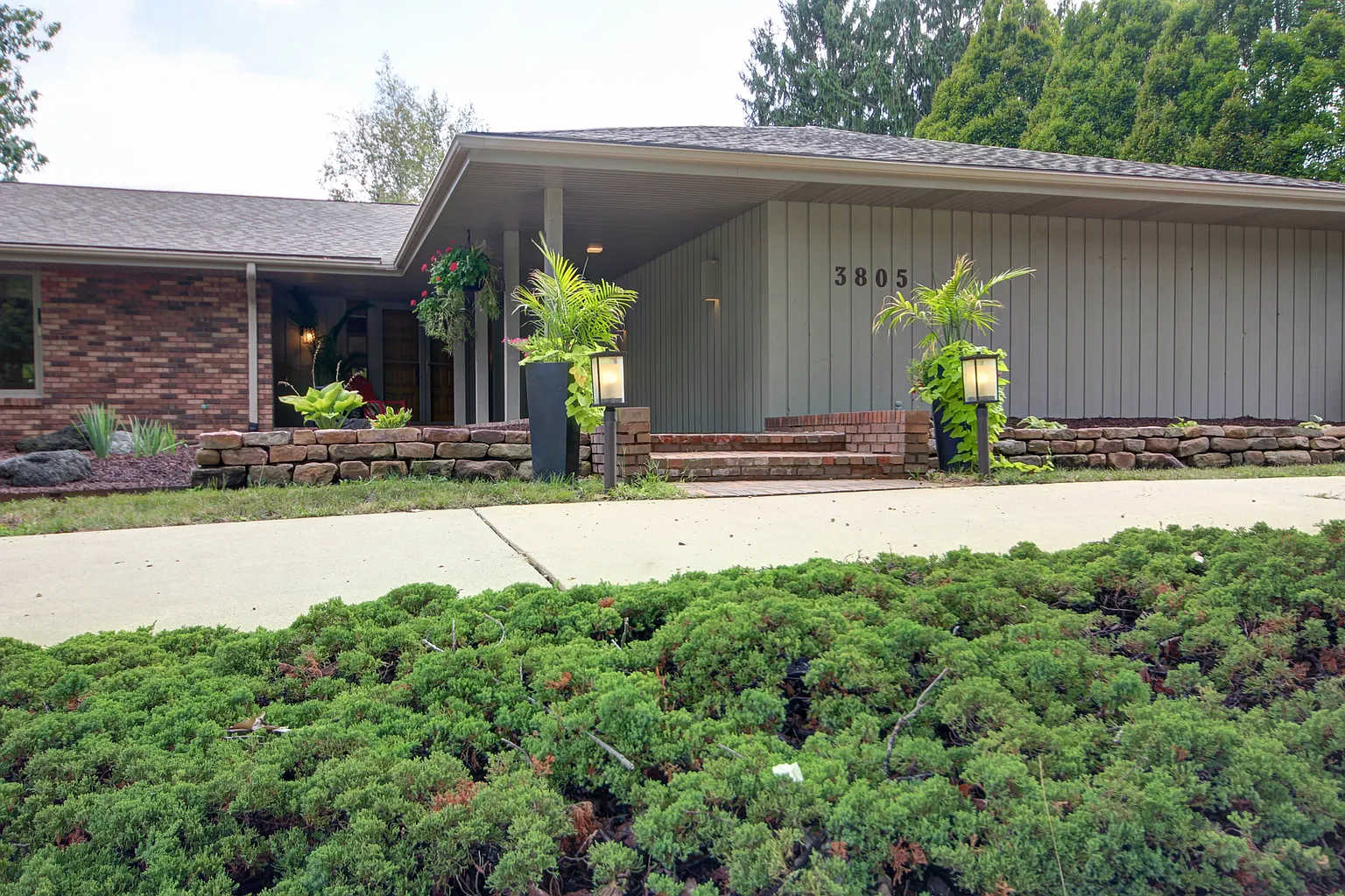 3805 Clubhouse Dr photo 1