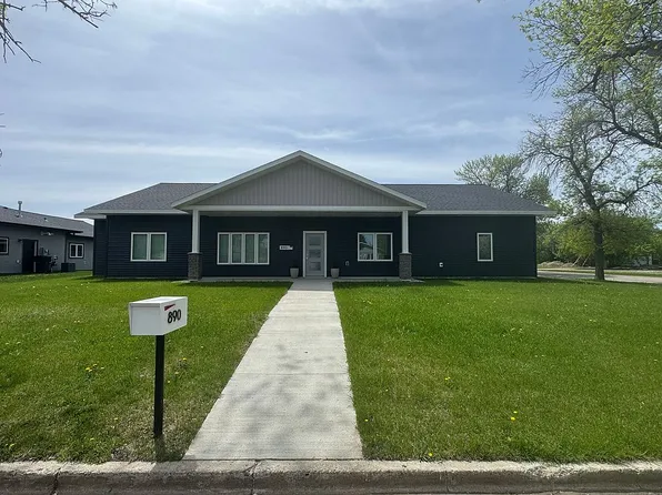 890 3rd St N, Carrington, ND 58421