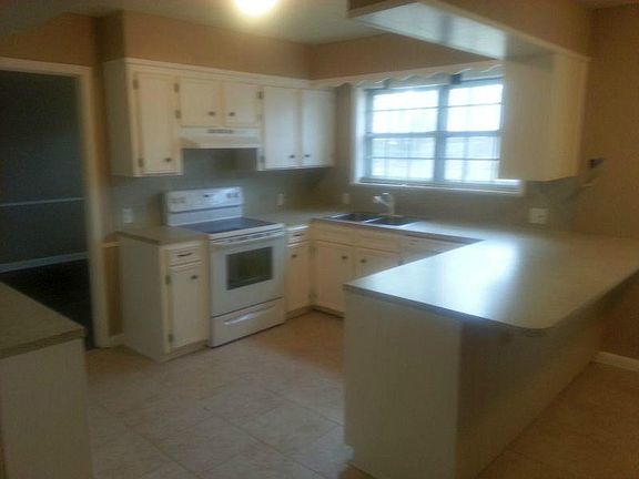 5th image of 1018 Roanoke Dr