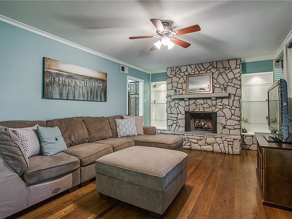 3rd image of 634 Greenleaf Dr