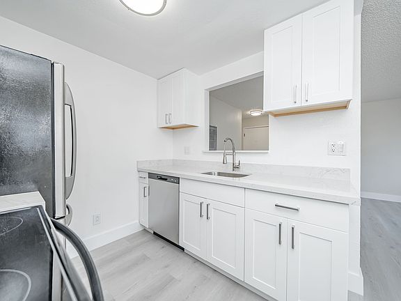 2nd image of 3285 Delaware St #102