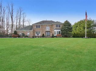 107 Vista Ln, Manorville, NY 11949